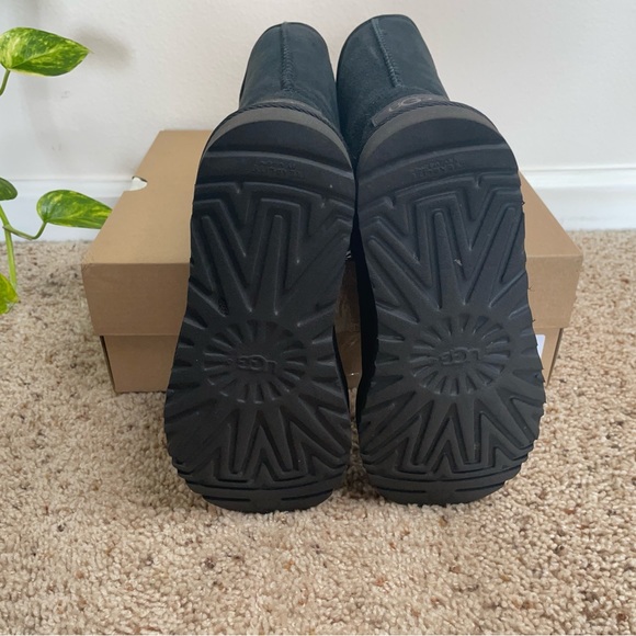 🥾 UGG Classic Short II - Picture 6 of 6